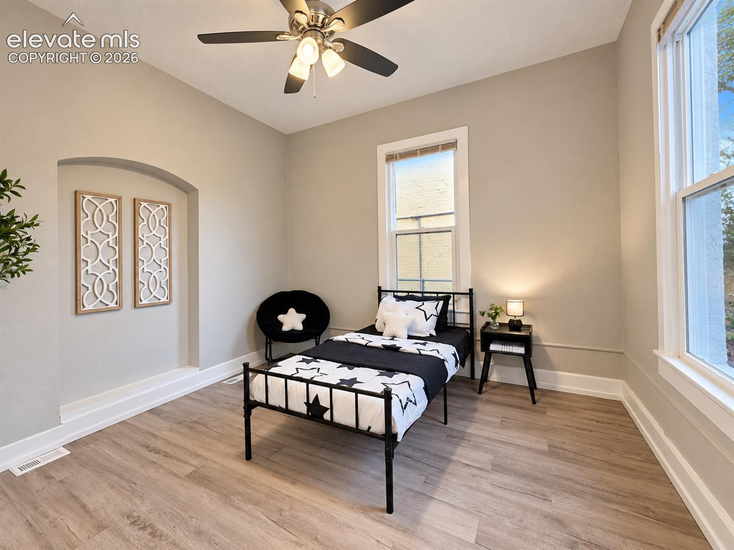 Listing photo 15 for 316 E 2nd Street