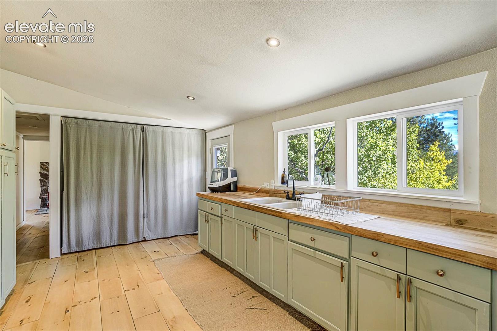 Listing photo 16 for 176 Chalk Circle Trail