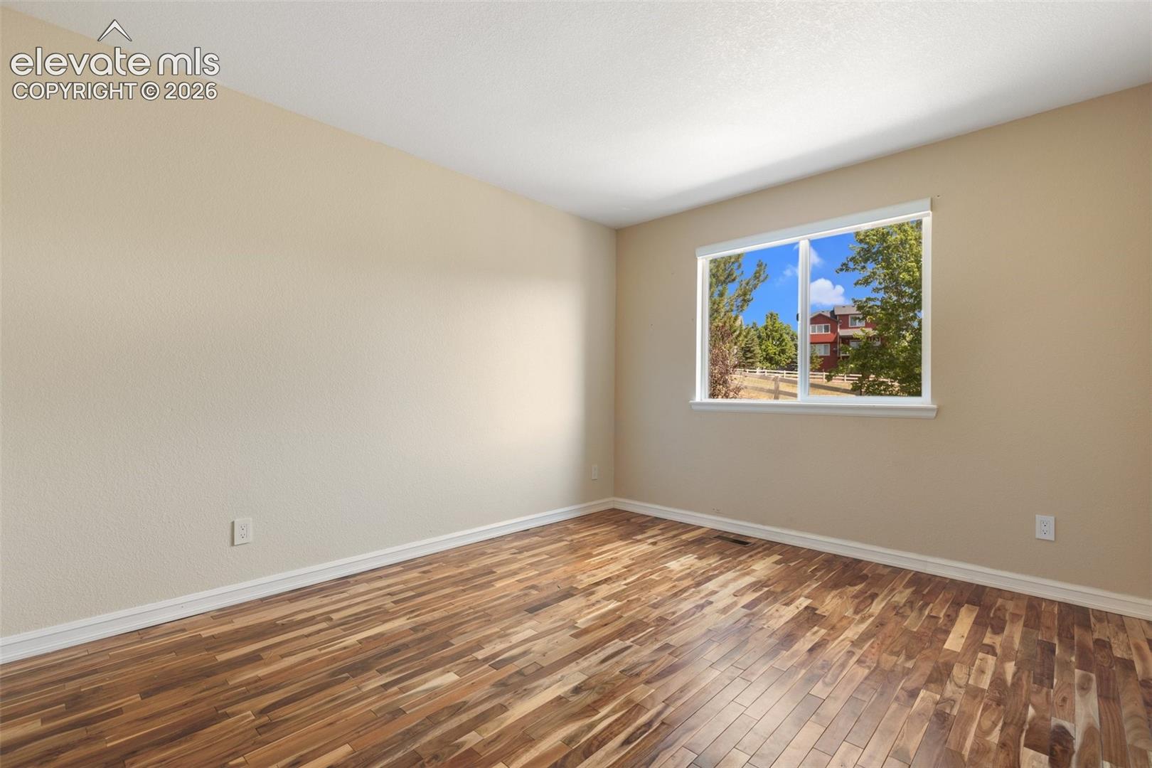 Listing photo 18 for 4046 Deer Valley Drive