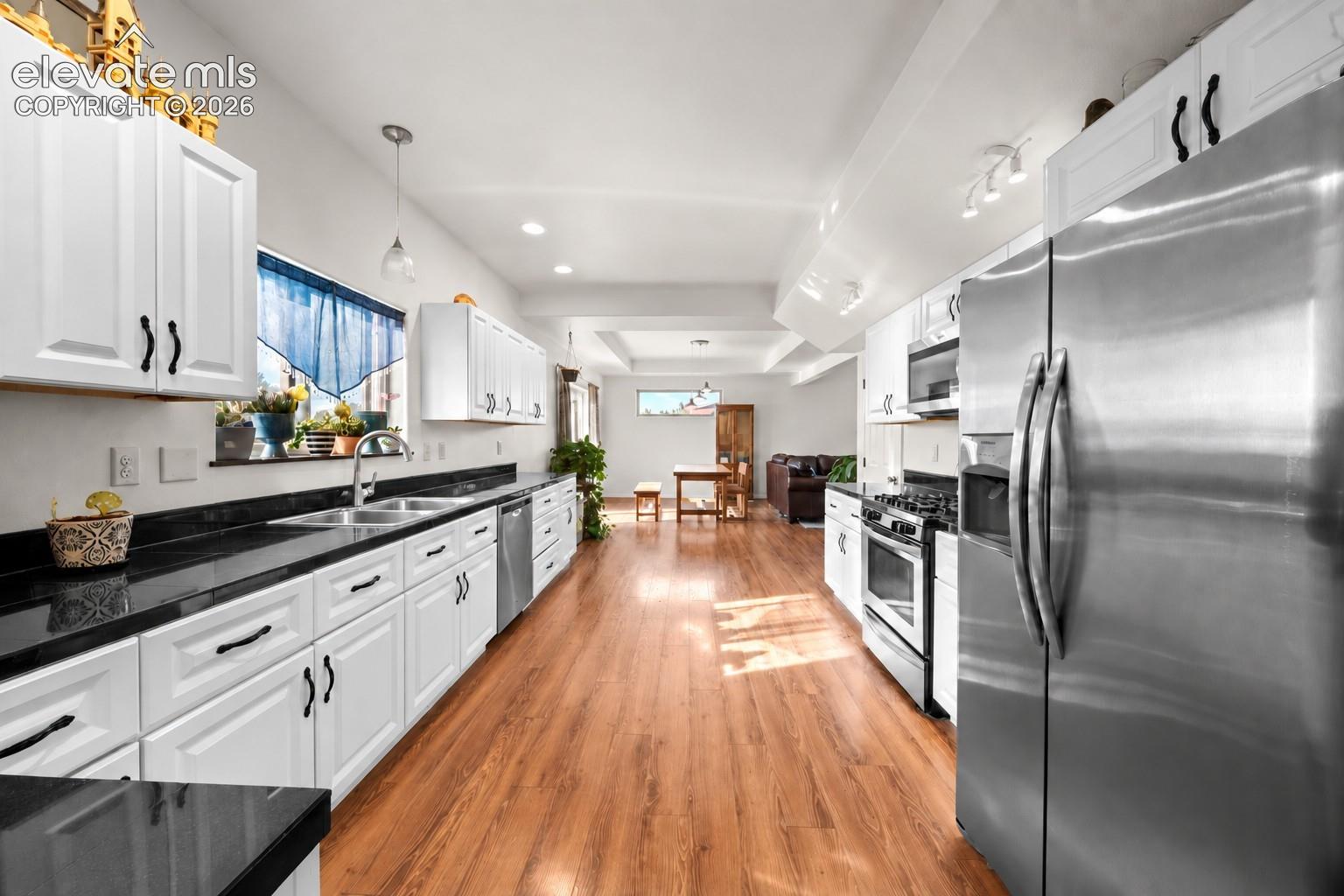 Listing photo 7 for 701 Valley View Drive