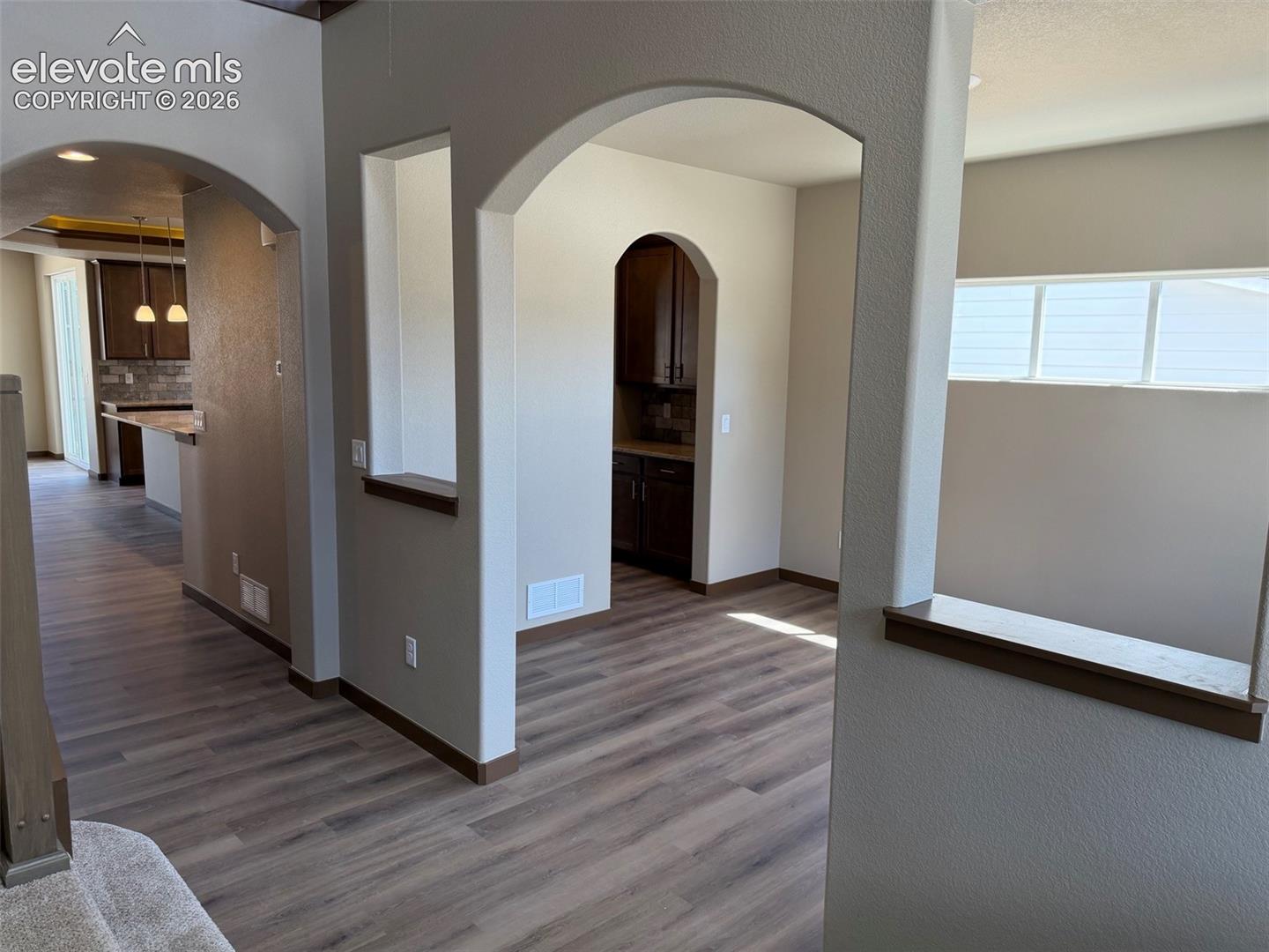 Listing photo 5 for 10895 Evening Creek Drive