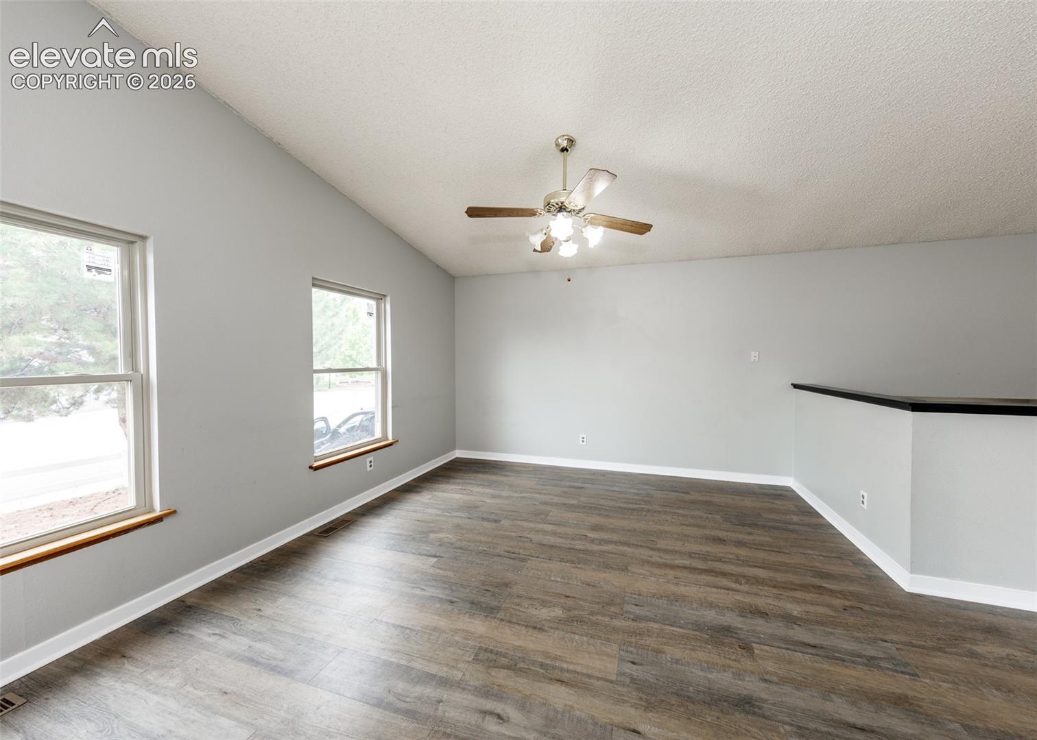 Listing photo 8 for 604 Fountain Mesa Road