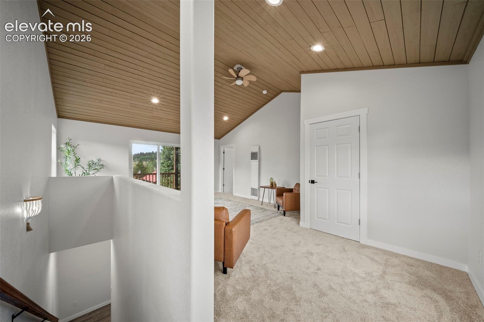 Listing photo 15 for 107 E May Avenue
