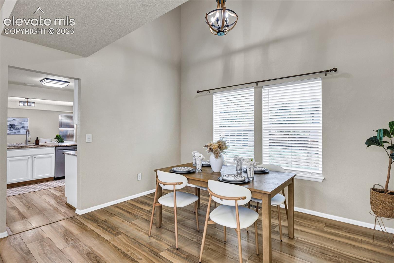 Listing photo 8 for 848 Regent Court