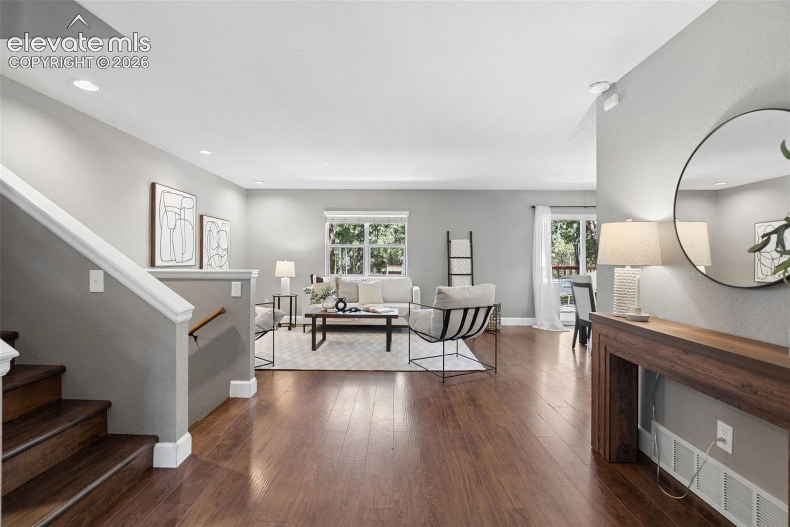 Listing photo 5 for 17950 New London Road