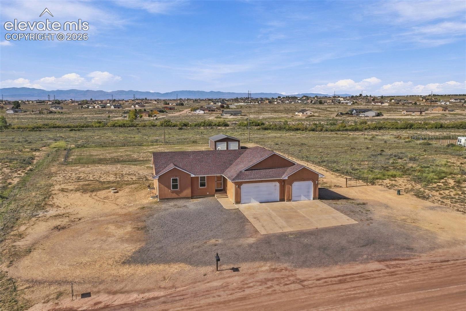 Listing photo 37 for 1385 N Challenger Drive