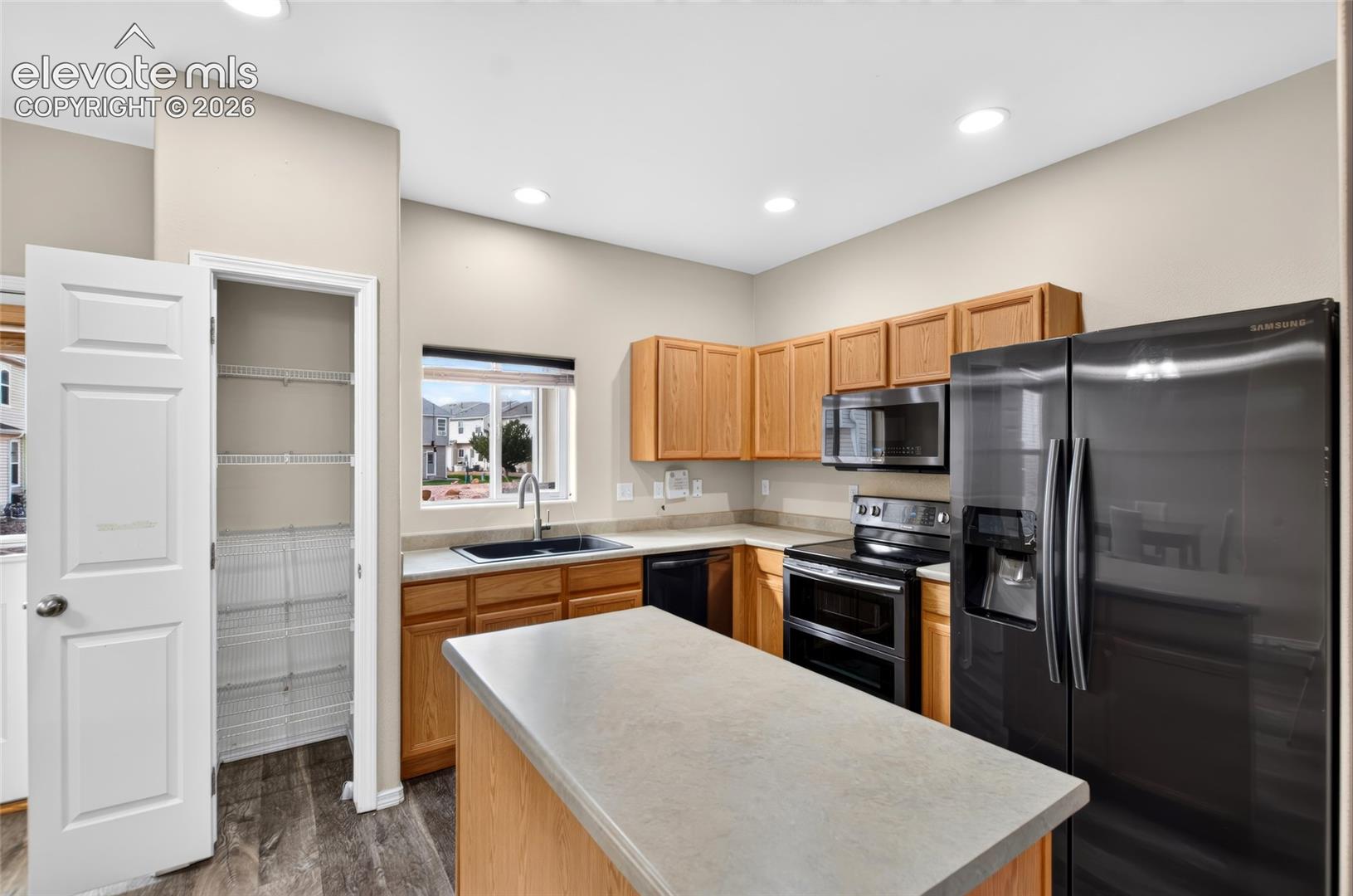 Listing photo 8 for 10576 Wells Point