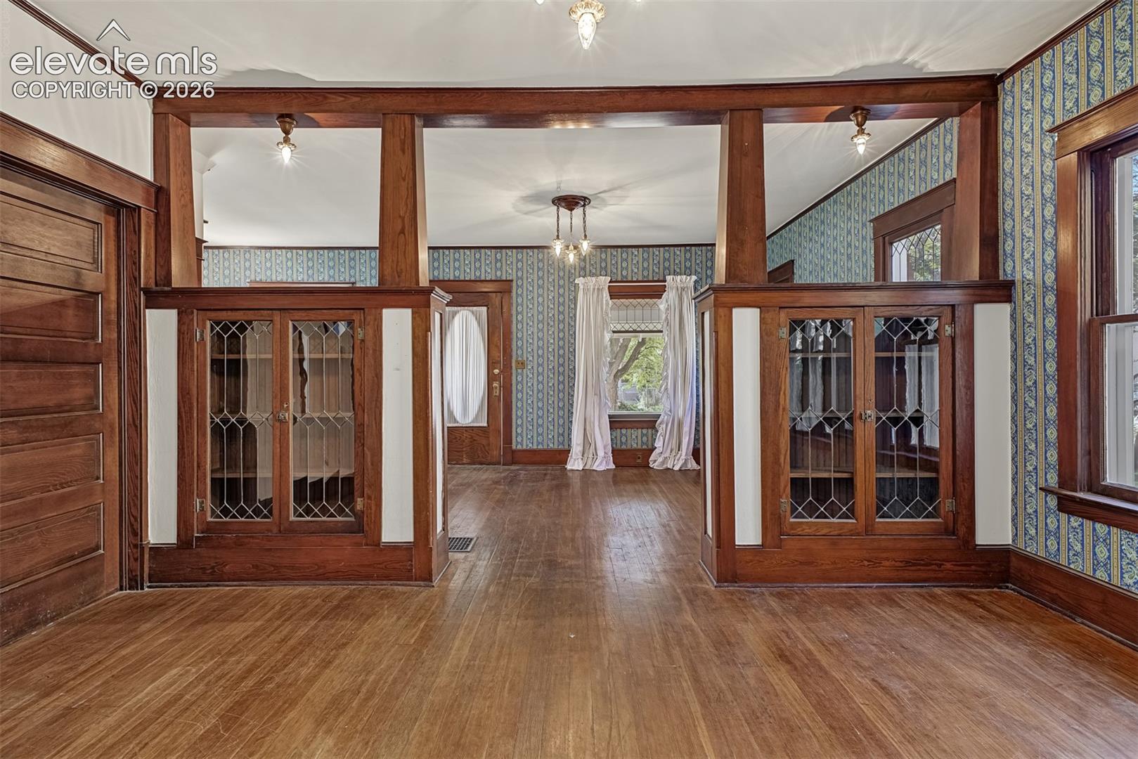 Listing photo 6 for 116 E Columbia Street