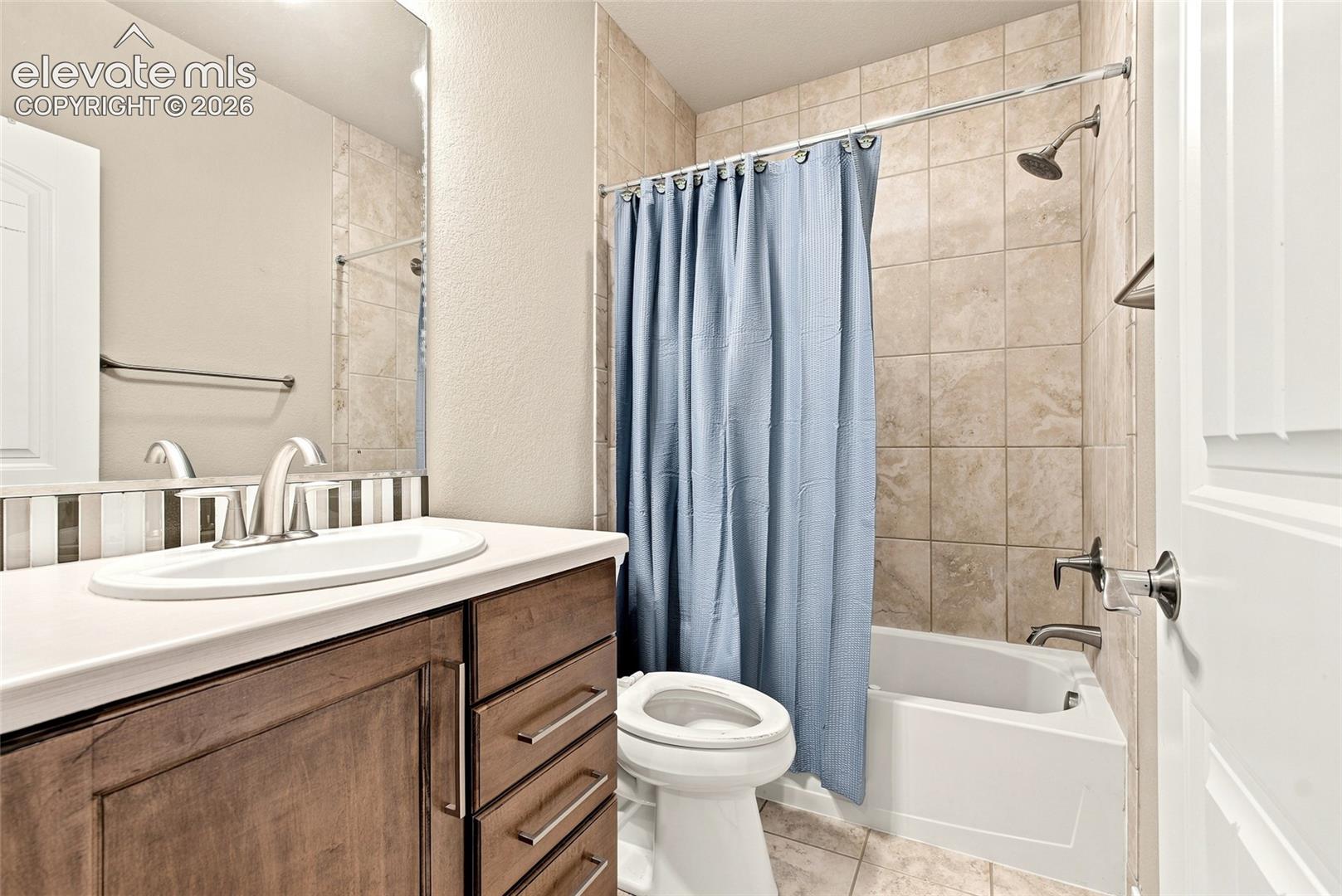 Listing photo 40 for 2382 Pelican Bay Drive