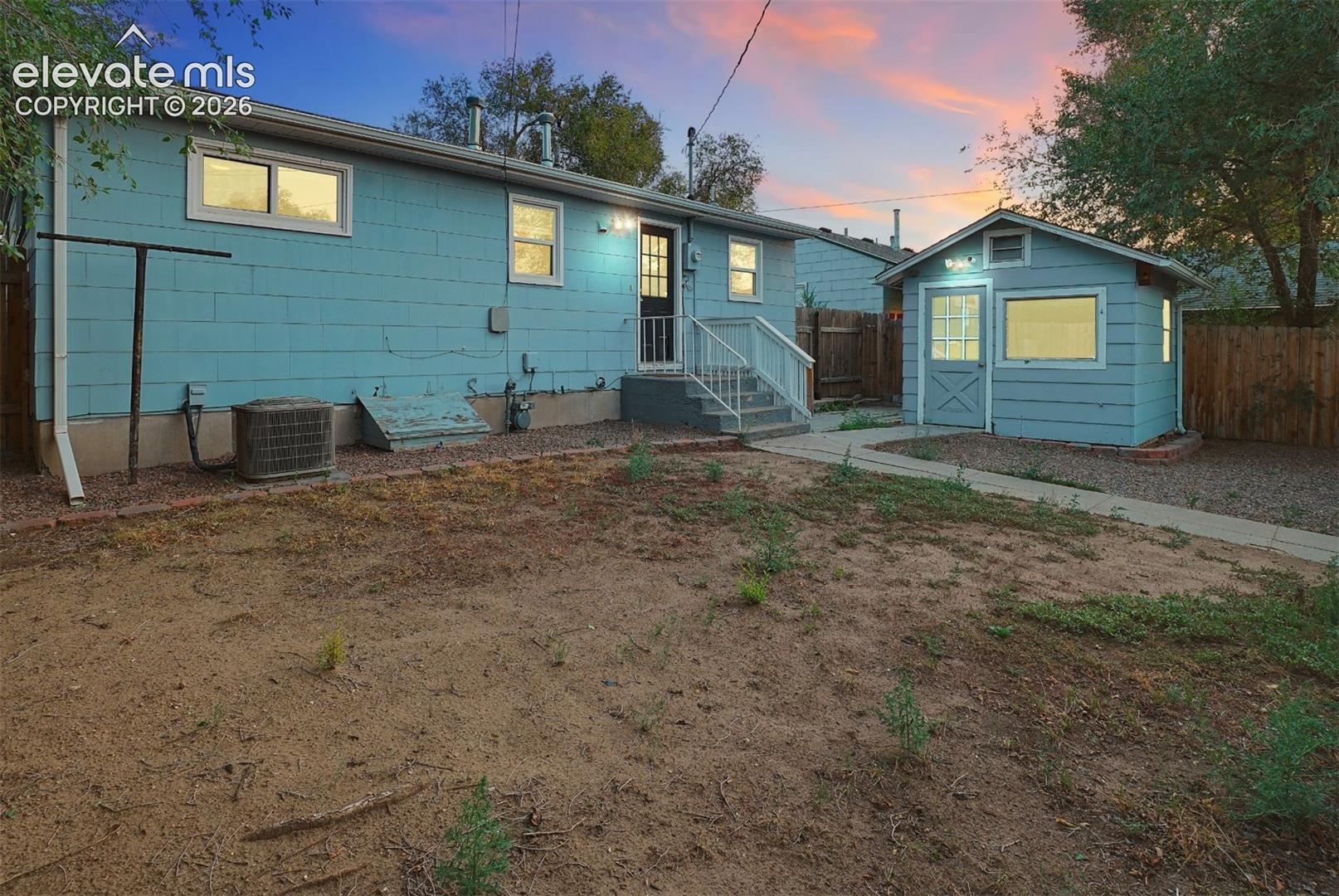 Listing photo 17 for 1220 E Fountain Boulevard