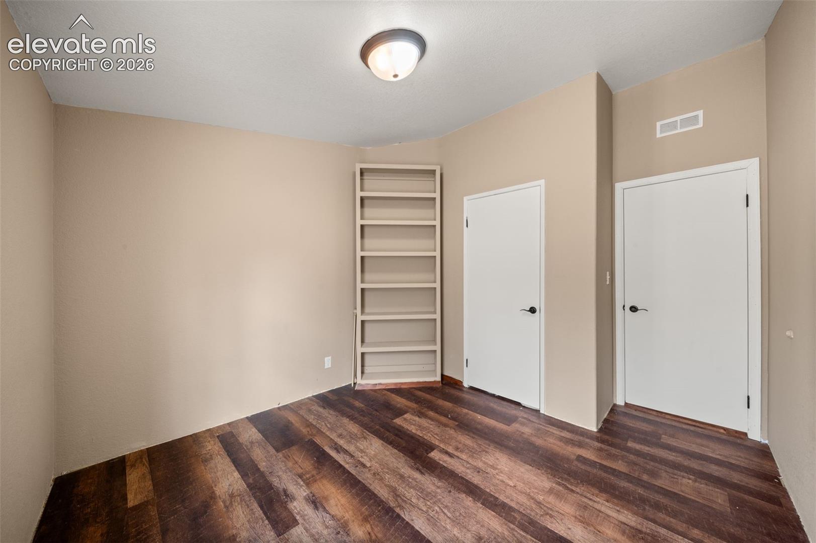 Listing photo 14 for 464 Hackamore Drive