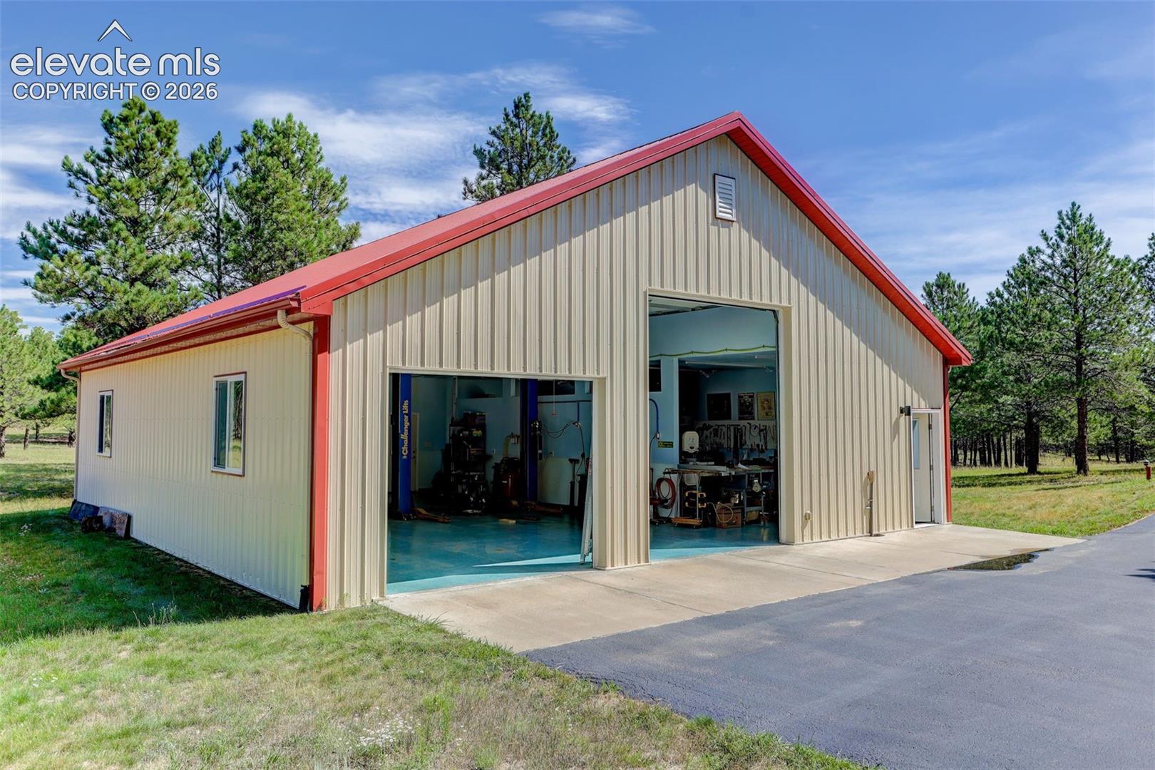 Listing photo 36 for 11570 Milford Road