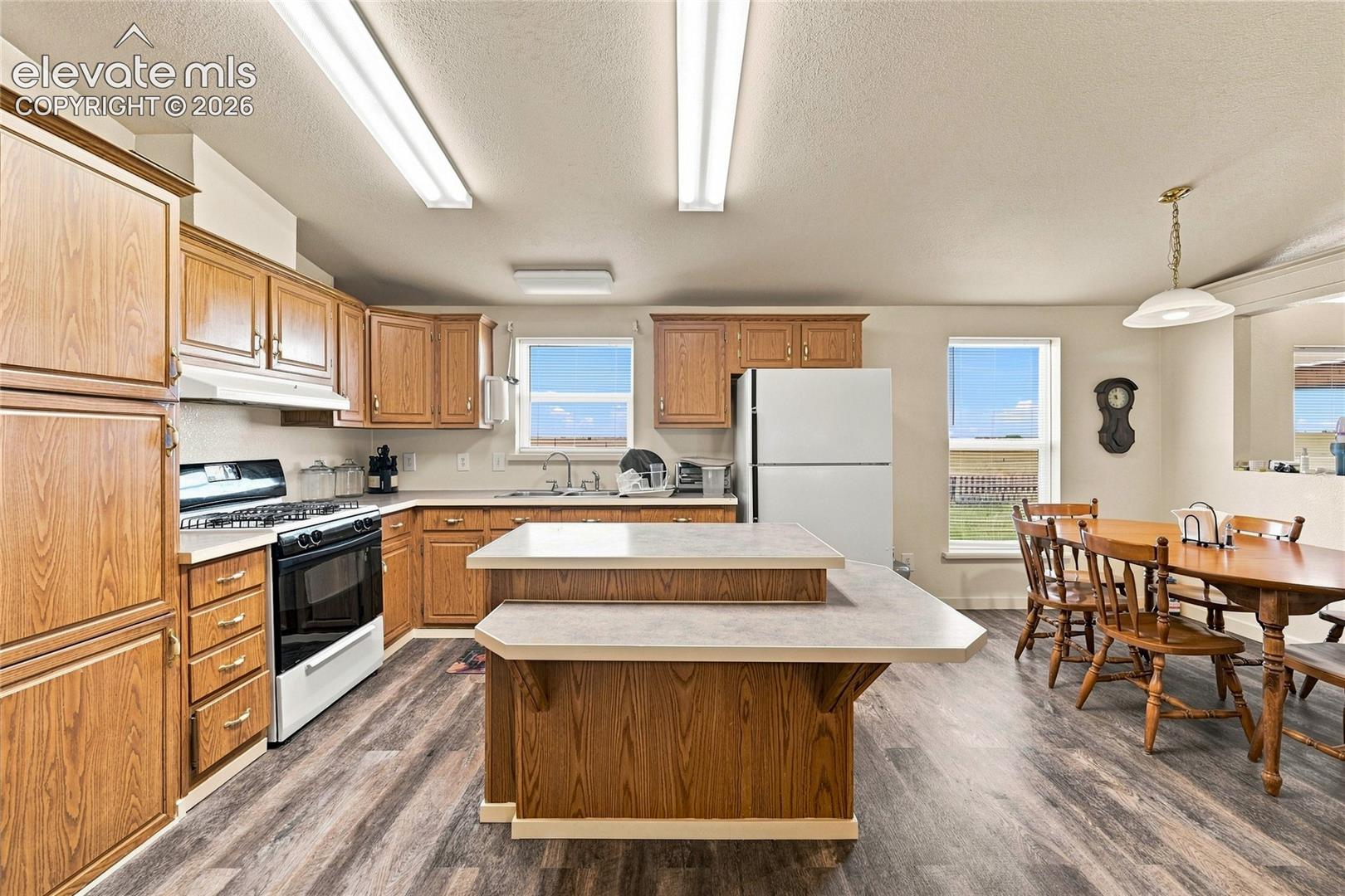 Listing photo 6 for 1497 County Road S