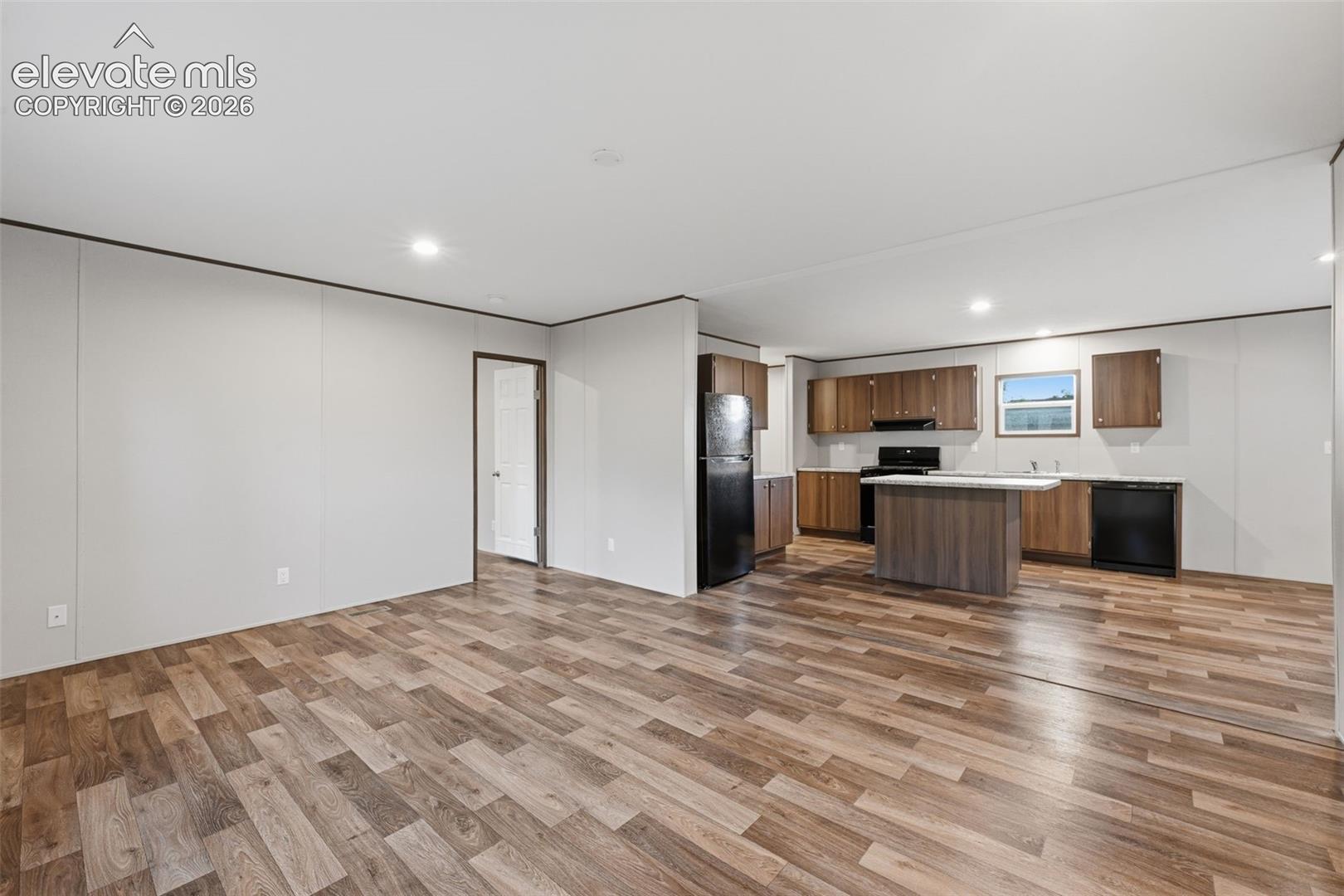 Listing photo 11 for 281 E Stewart Drive