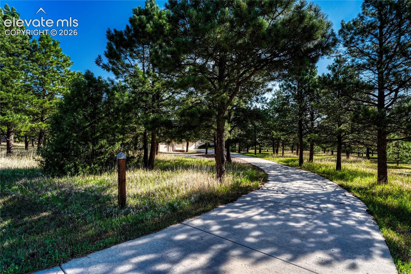 Listing photo 10 for 19435 Sherwood Trail