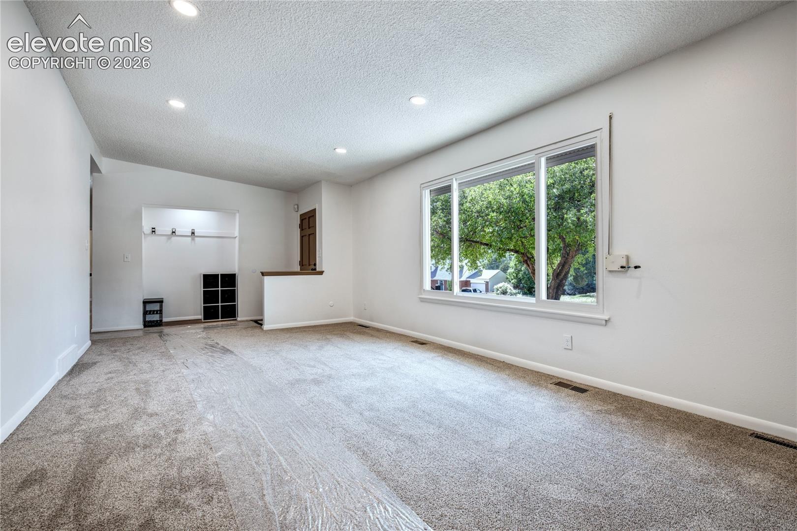 Listing photo 38 for 609 Crestridge Avenue