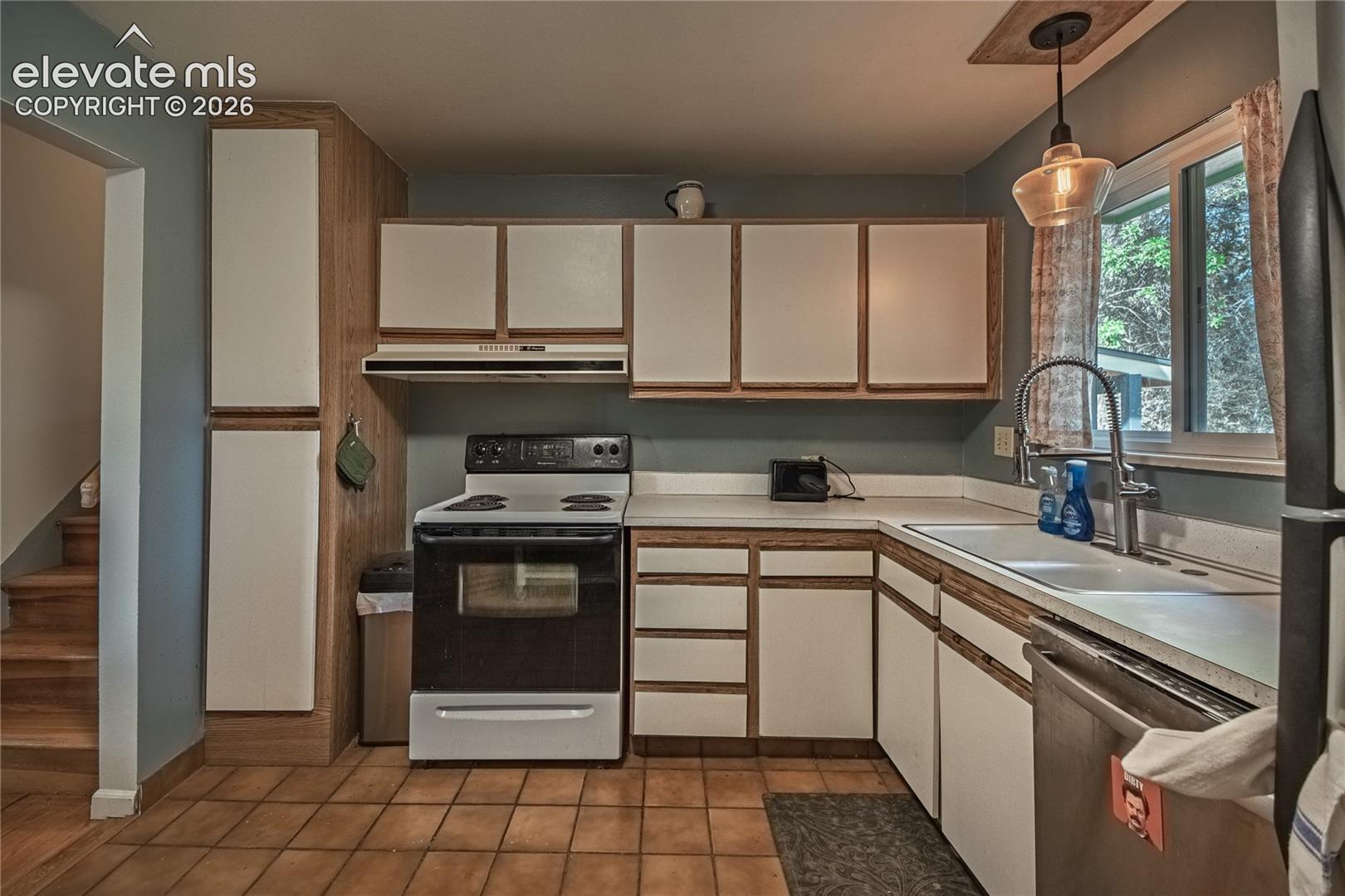 Listing photo 10 for 2512 E La Salle Street