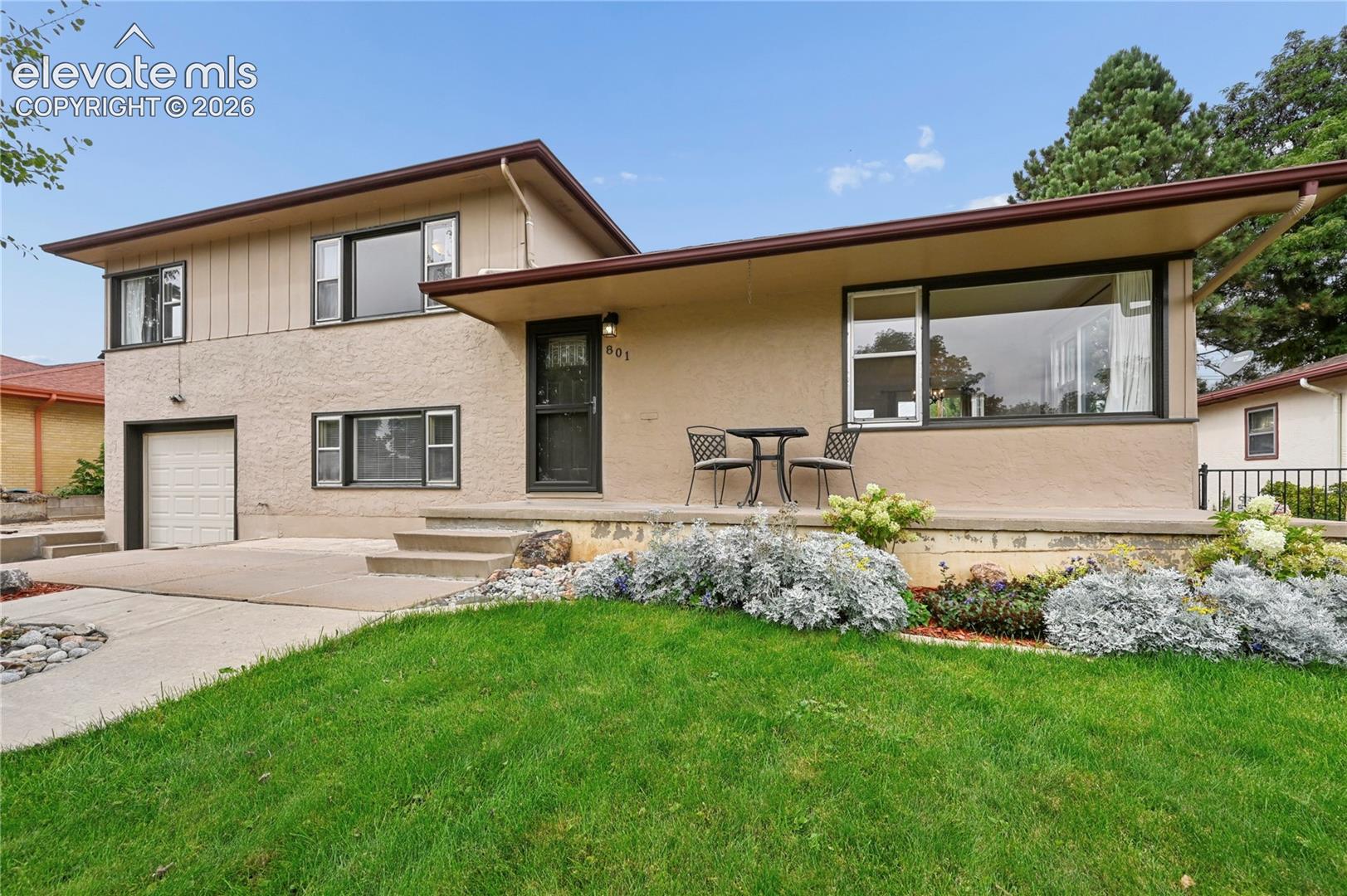 801 Westacres Avenue