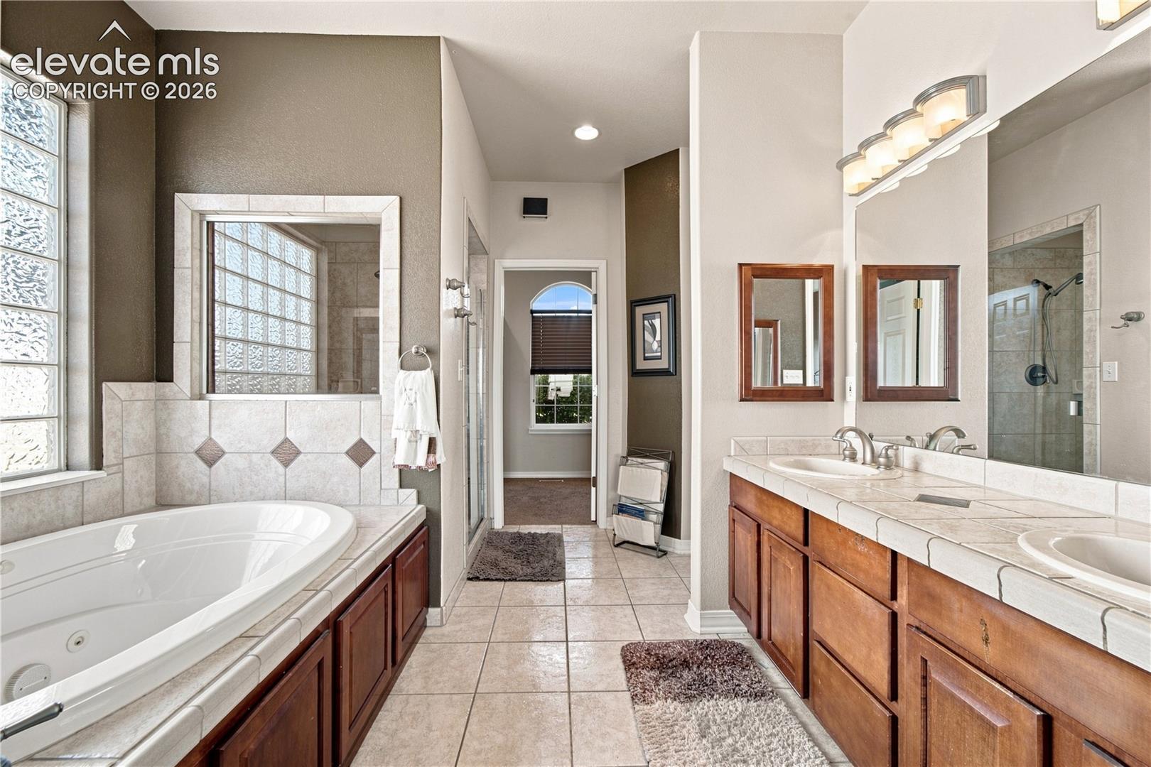 Listing photo 17 for 4 Hawks Point Court