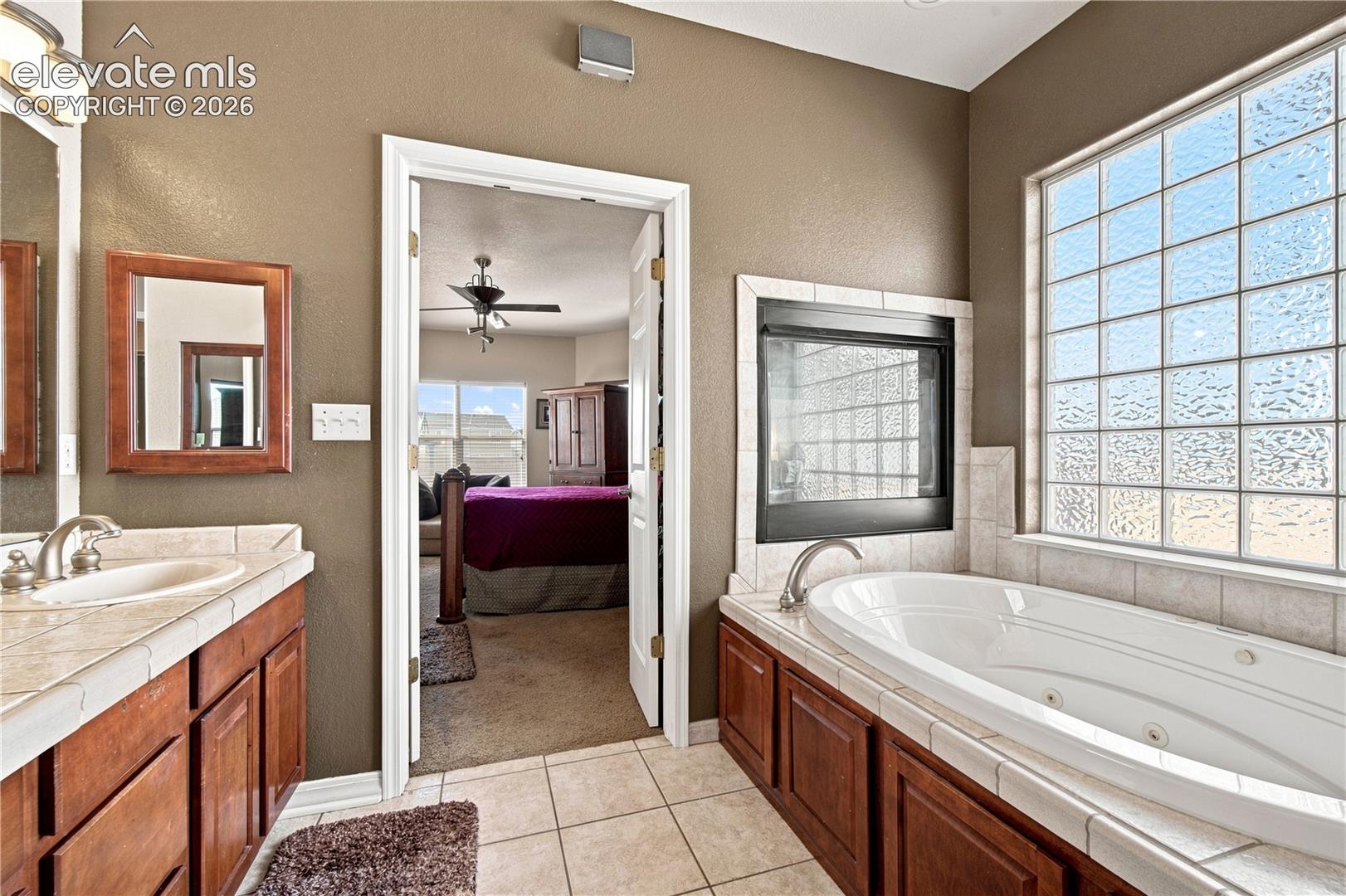 Listing photo 18 for 4 Hawks Point Court