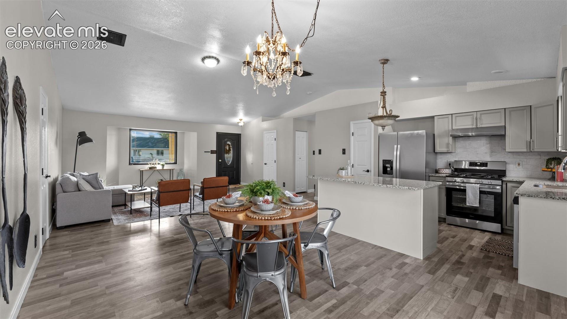 Listing photo 6 for 465 S Falcon Drive