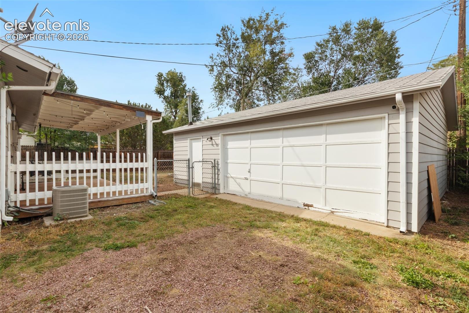 Listing photo 6 for 1138 Florence Avenue