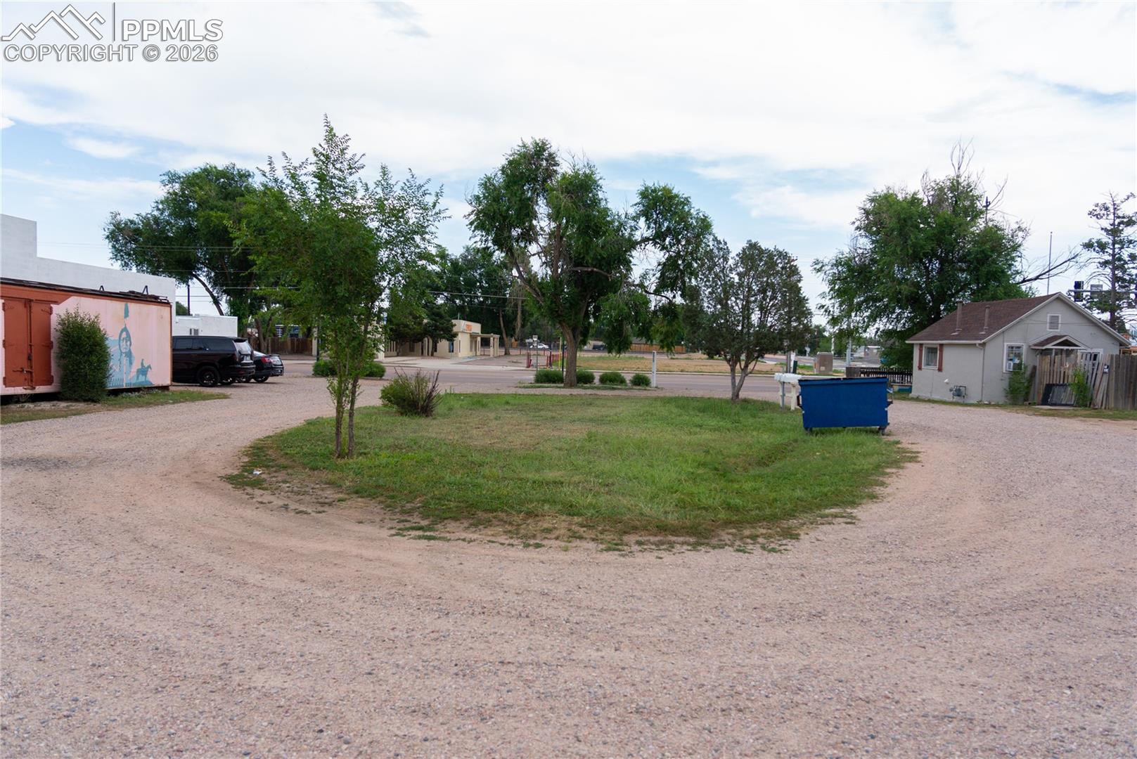 Listing photo 7 for 325 S Santa Fe Avenue 1-3