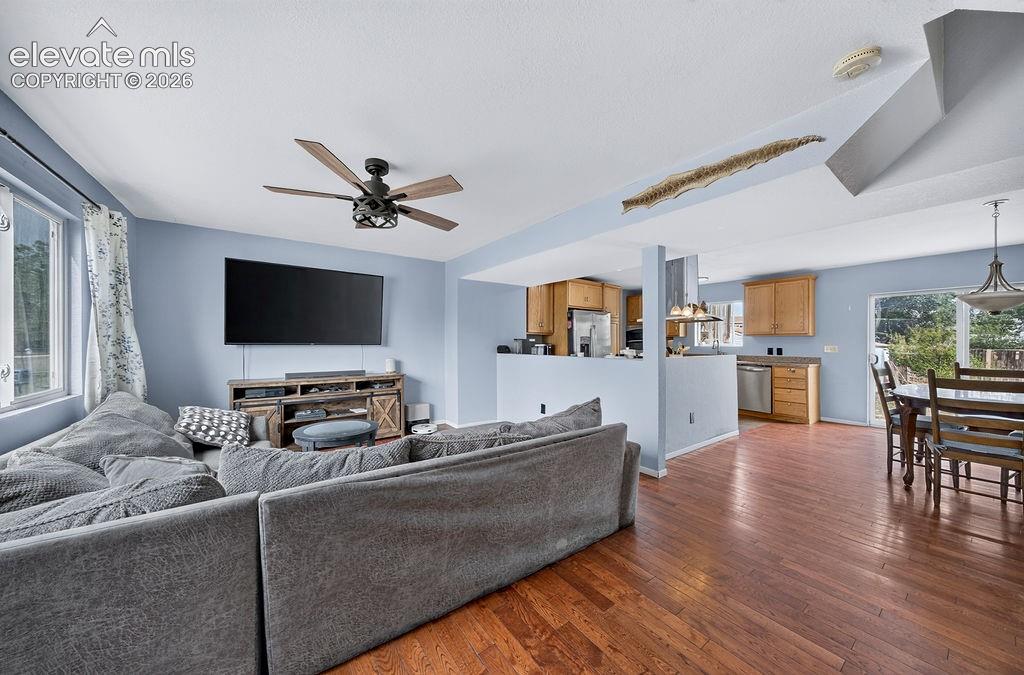 Listing photo 3 for 1345 Southmoor Drive