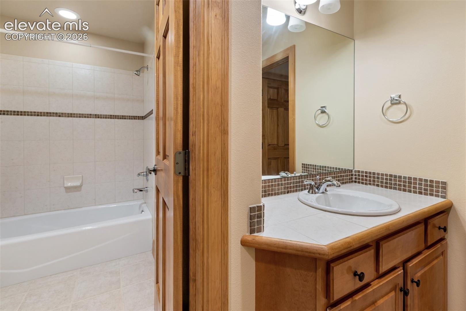 Listing photo 18 for 410 Karen Lane