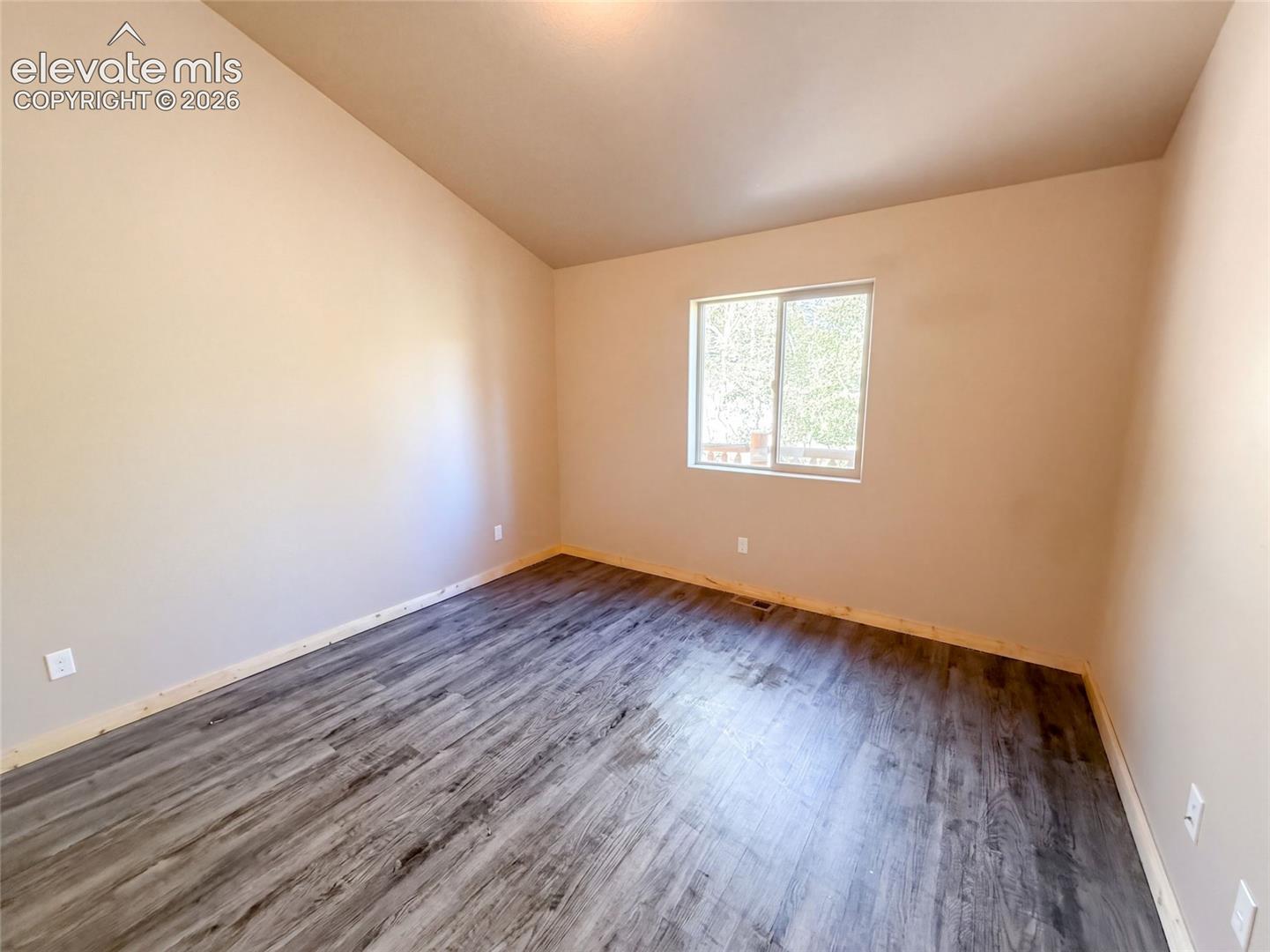 Listing photo 9 for 1920 Pikes Peak Drive