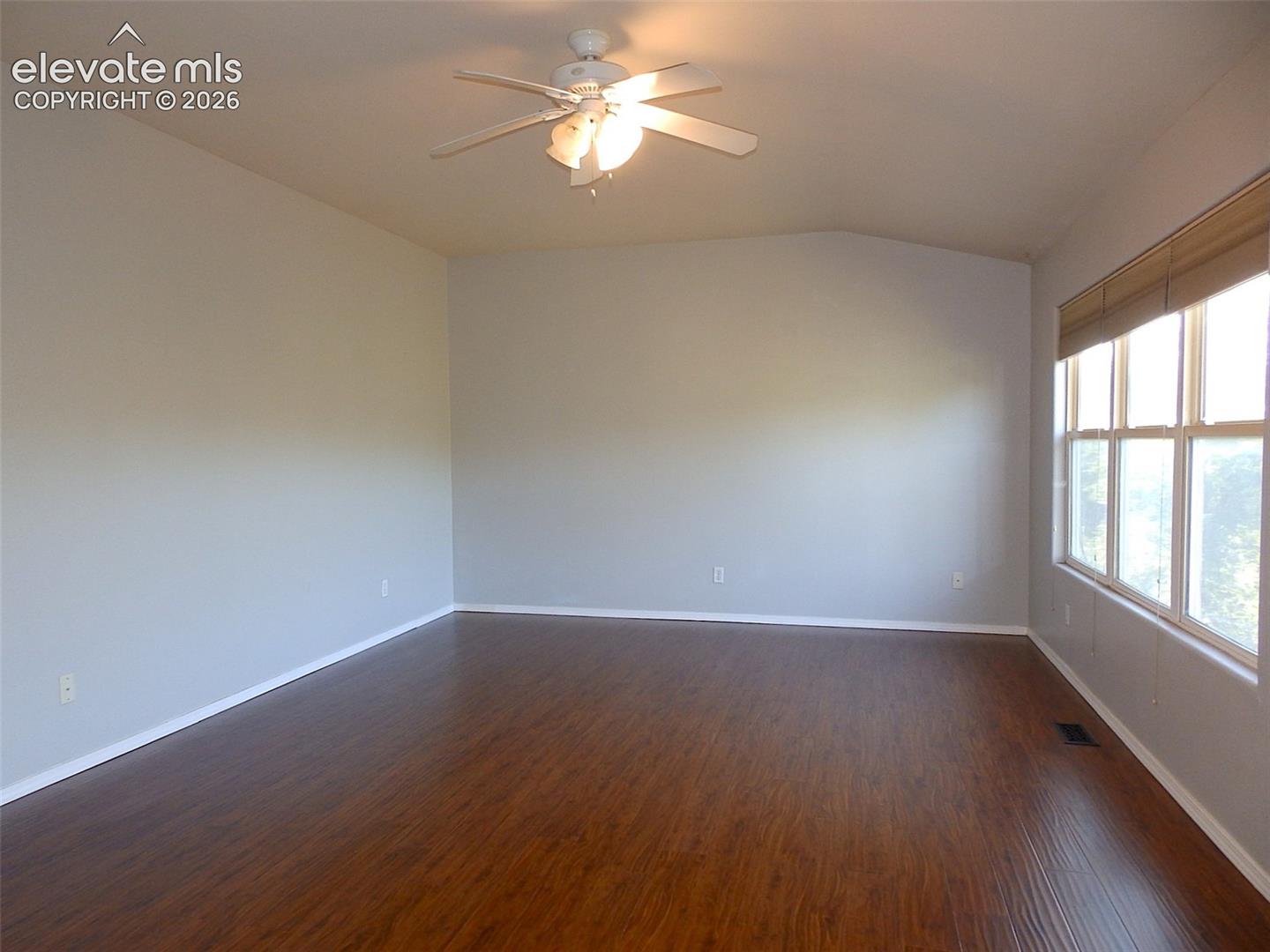Listing photo 6 for 803 Ridgebury Place