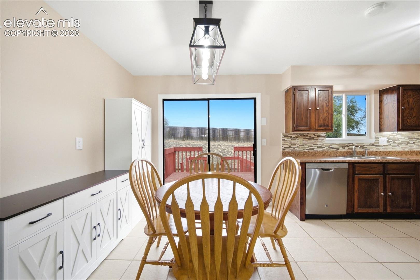 Listing photo 7 for 6735 Blue River Way