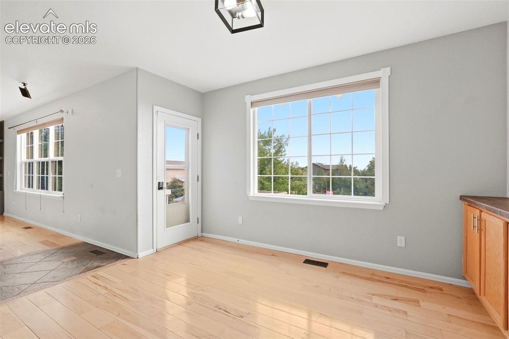 Listing photo 17 for 8931 Oakmont Road
