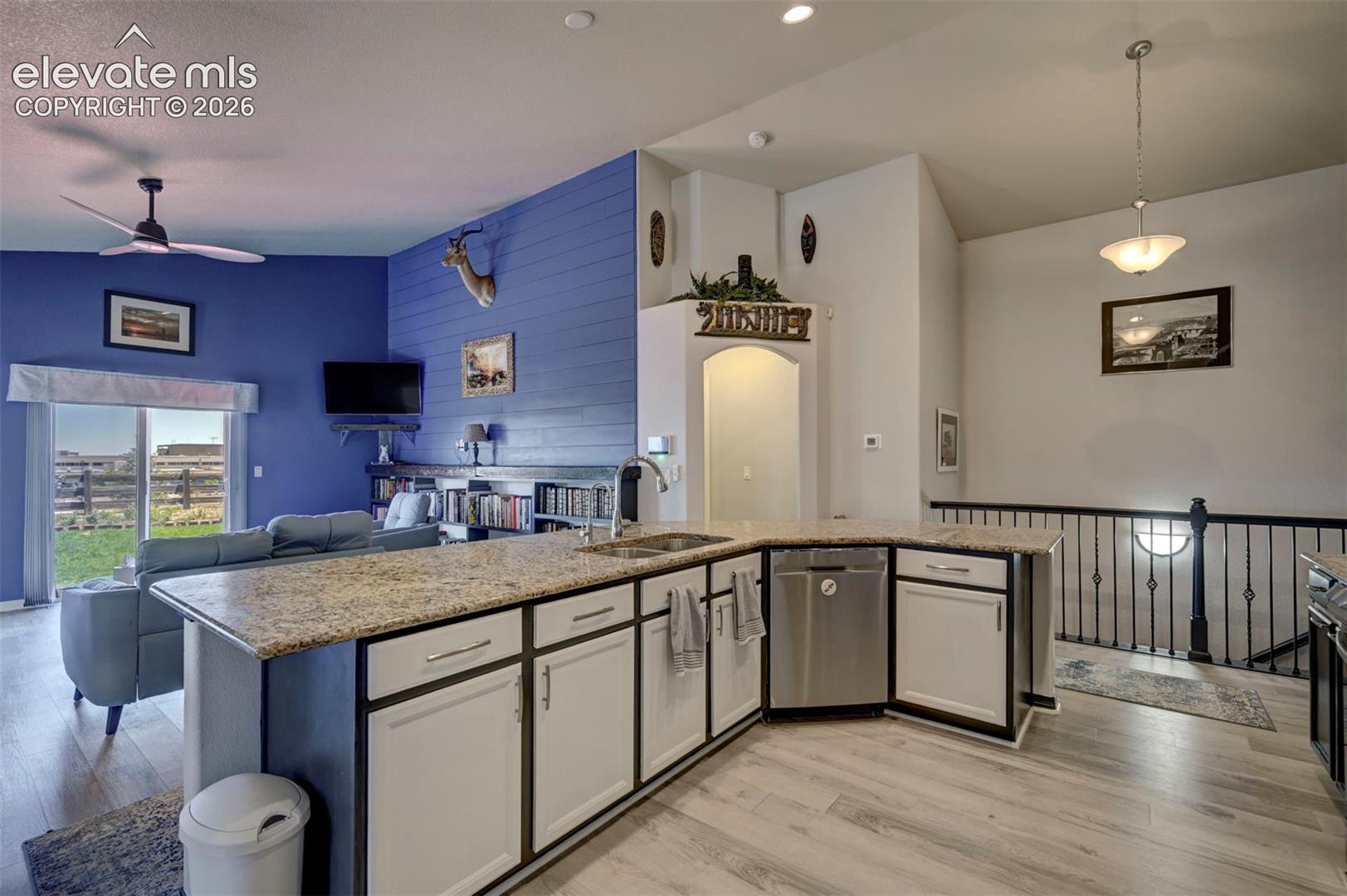 Listing photo 13 for 13713 Park Meadows Drive