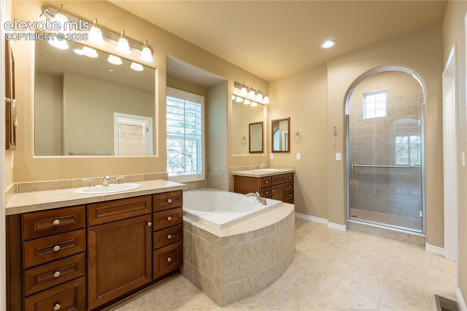 Listing photo 25 for 5011 Vermillion Court