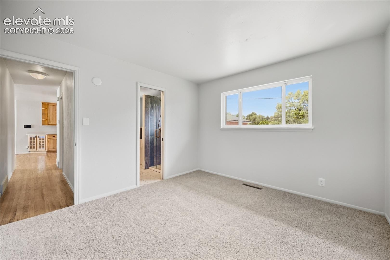 Listing photo 4 for 2826 Jon Street