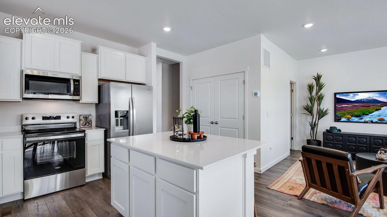 Listing photo 4 for 3645 Glenna Place
