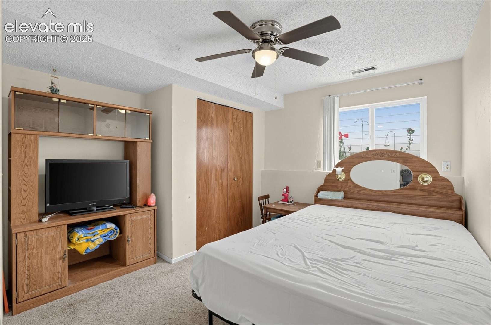 Listing photo 12 for 4565 Howland Street