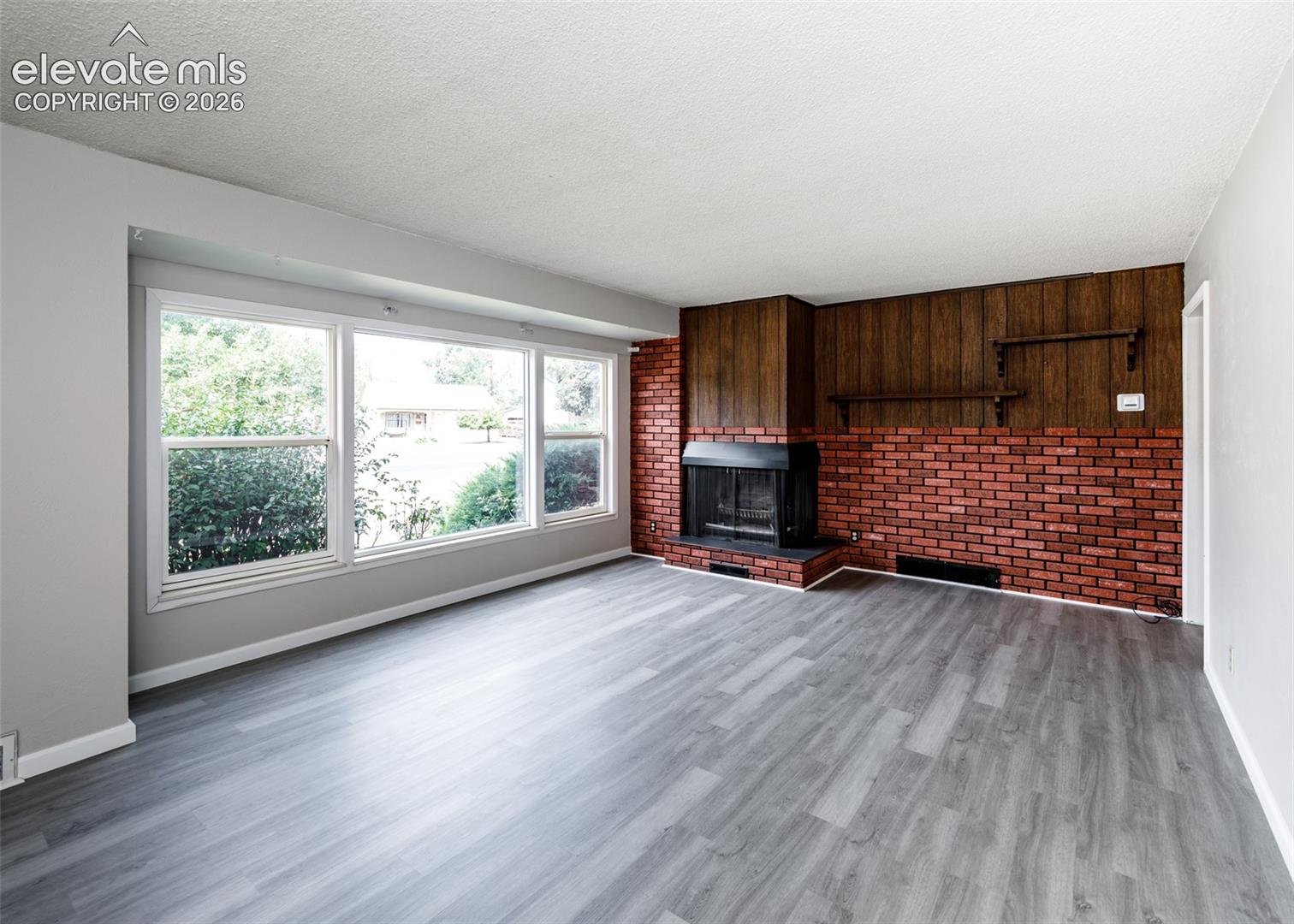 Listing photo 2 for 2203 Templeton Gap Road