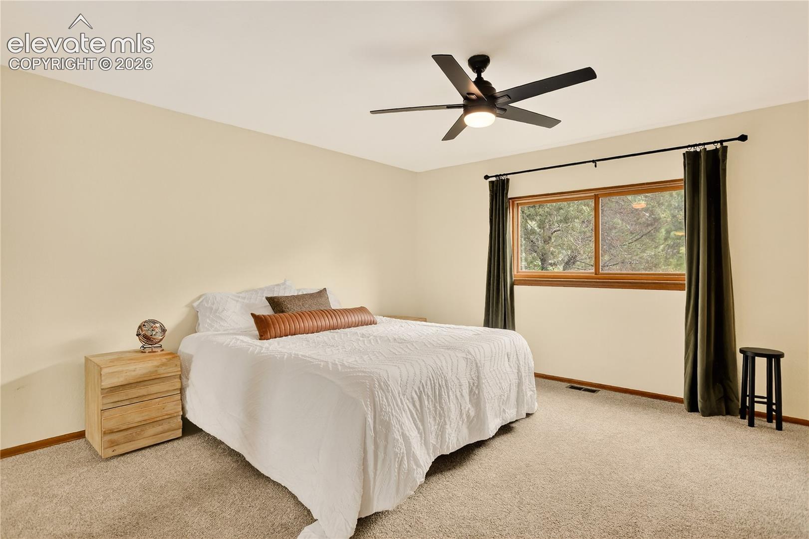 Listing photo 9 for 920 N Grey Eagle Circle