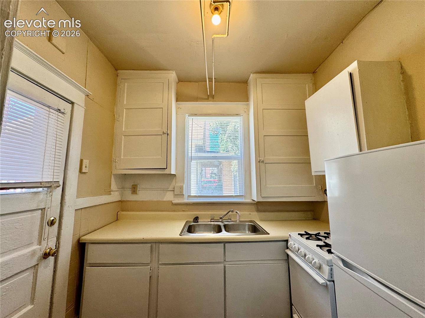Listing photo 40 for 204 W 15th Street