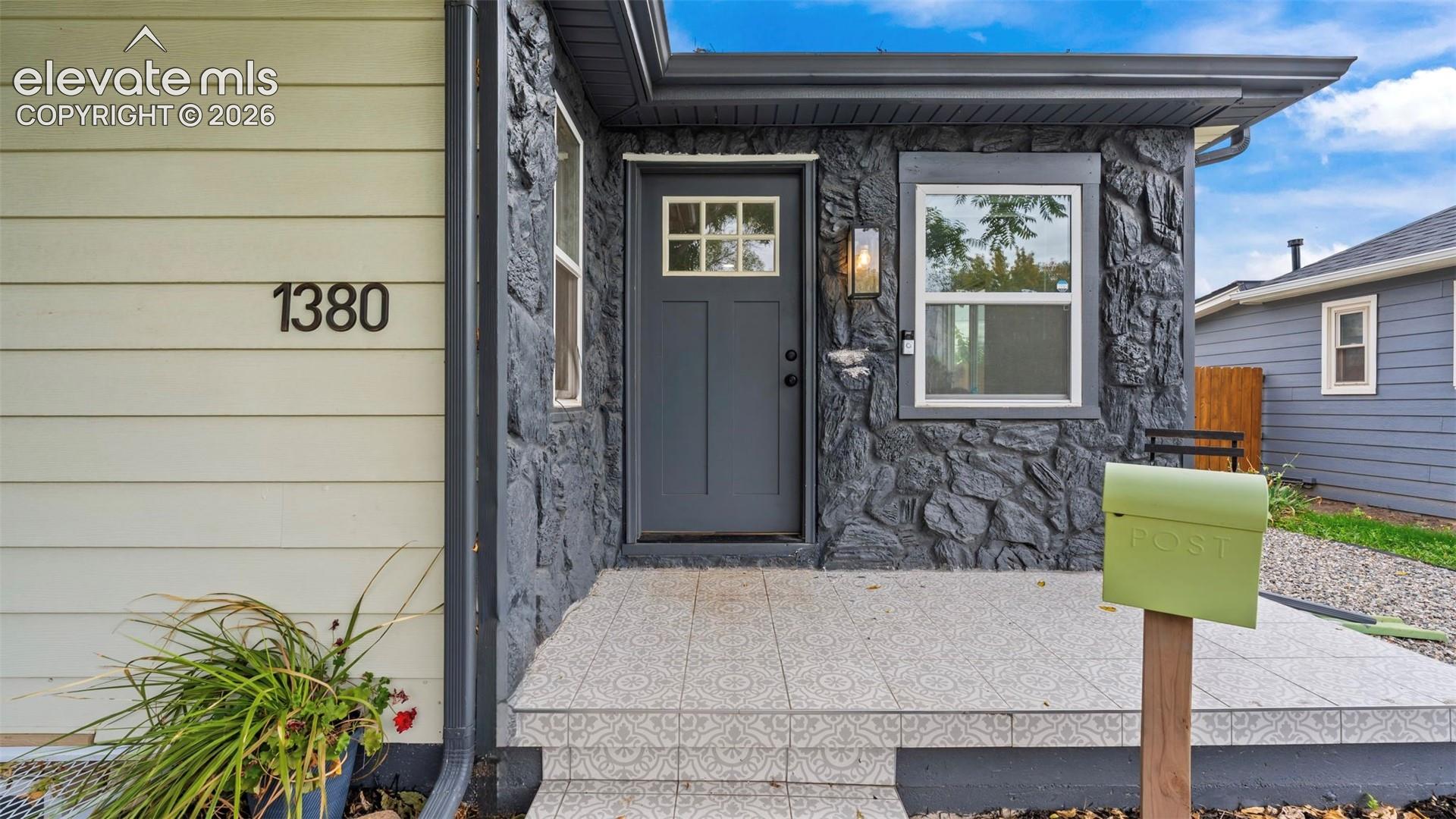 Listing photo 4 for 1380 Trenton Street