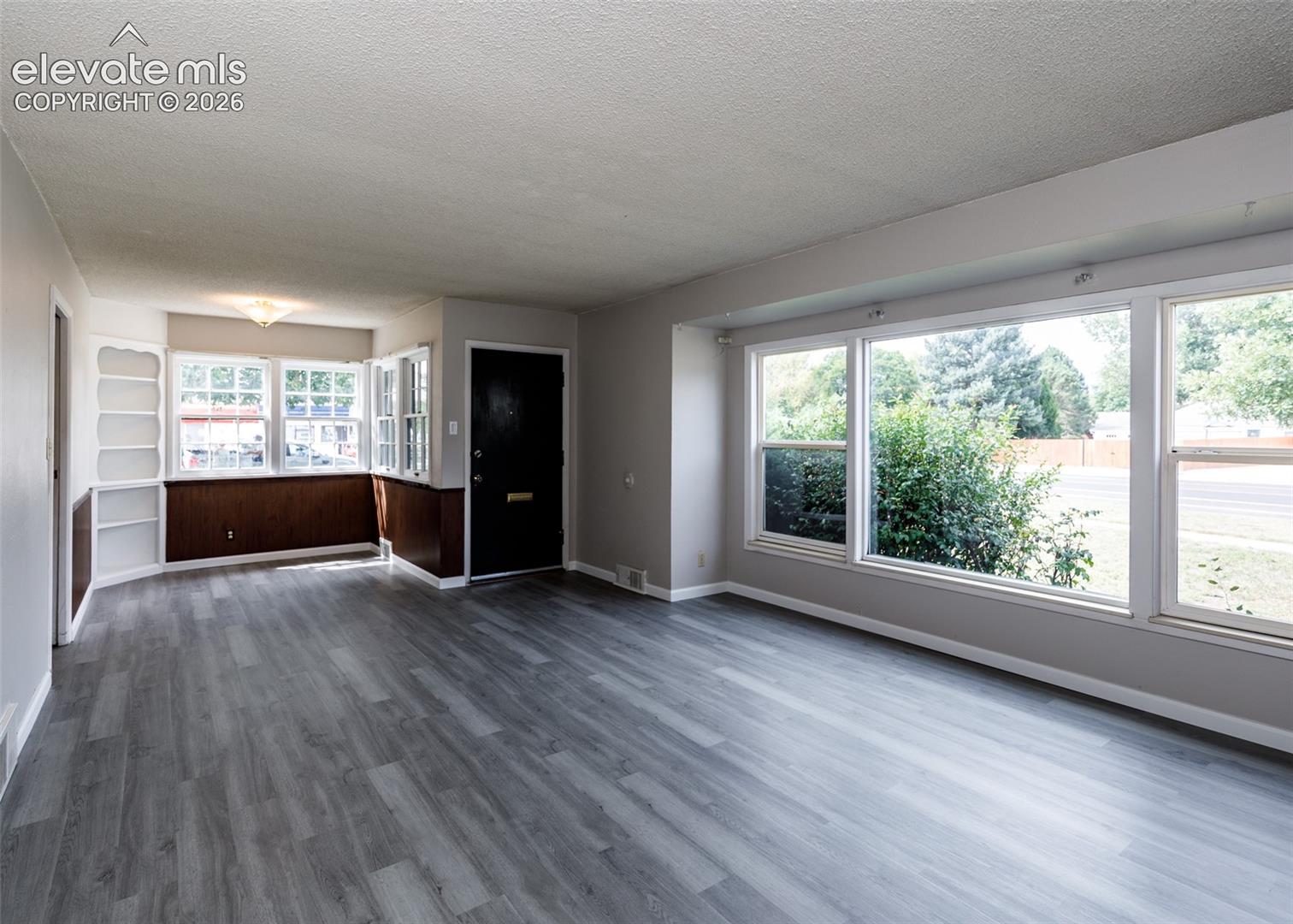 Listing photo 3 for 2203 Templeton Gap Road