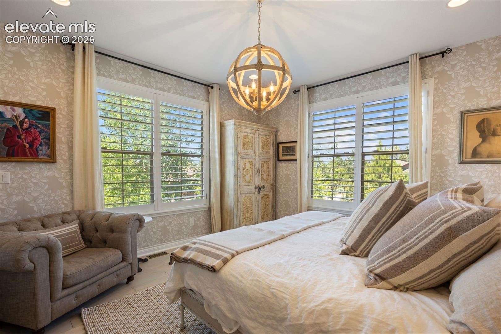 Listing photo 4 for 2151 Saddleback Drive