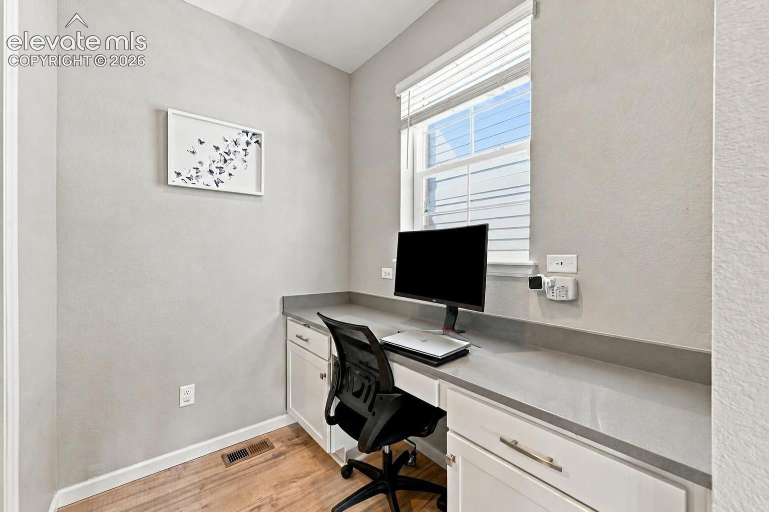 Listing photo 17 for 27645 E Geddes Place