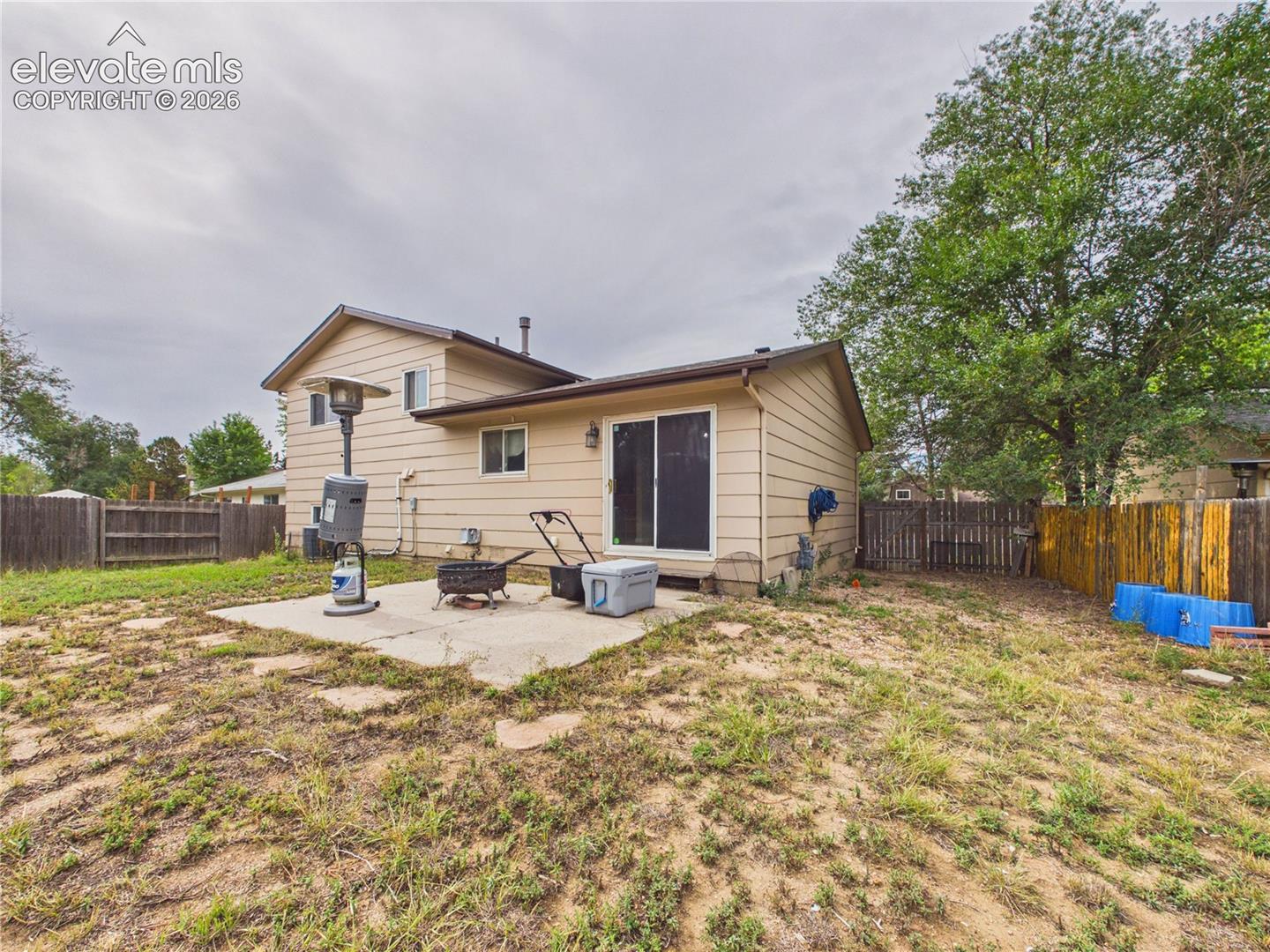 Listing photo 26 for 1945 Mineola Street
