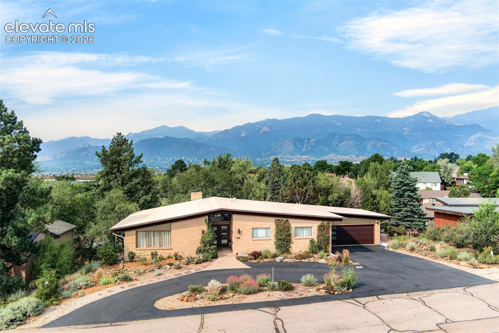 Listing photo 3 for 1224 E High Point Lane
