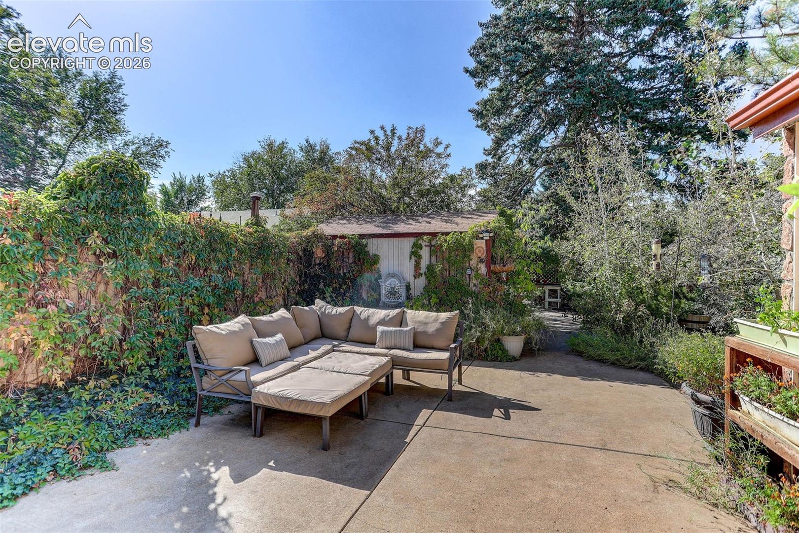 Listing photo 17 for 450 S Quitman Street