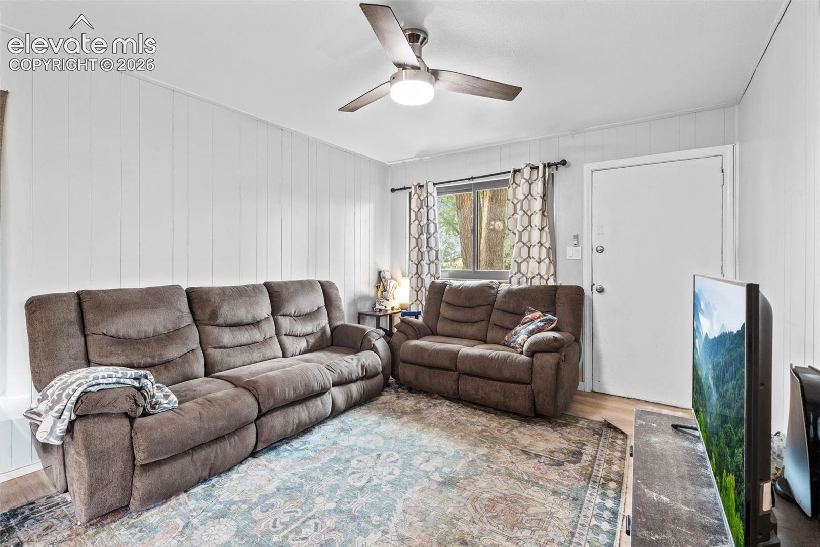 Listing photo 3 for 2505 Frontier Drive