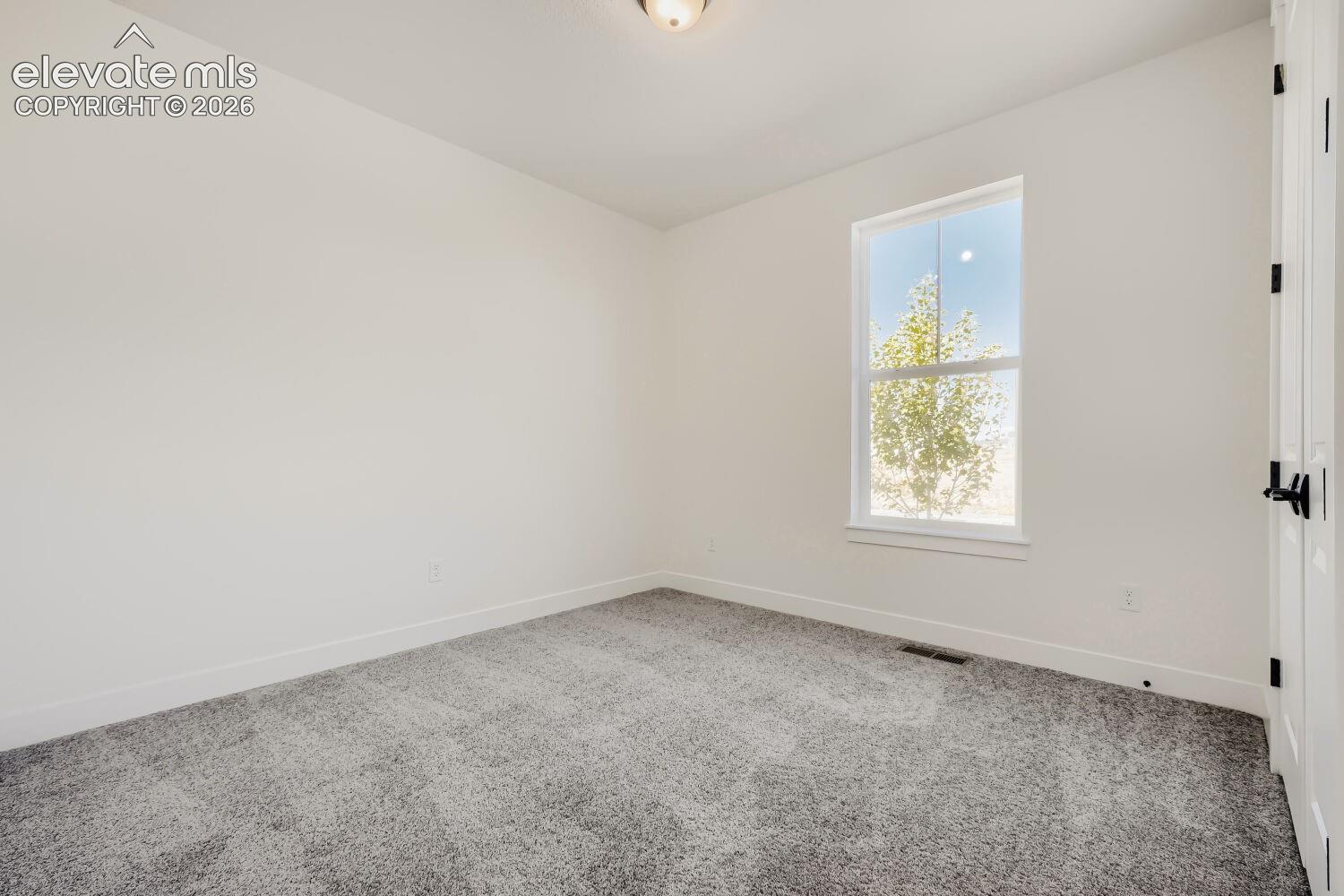 Listing photo 9 for 8653 Palo Alto Way